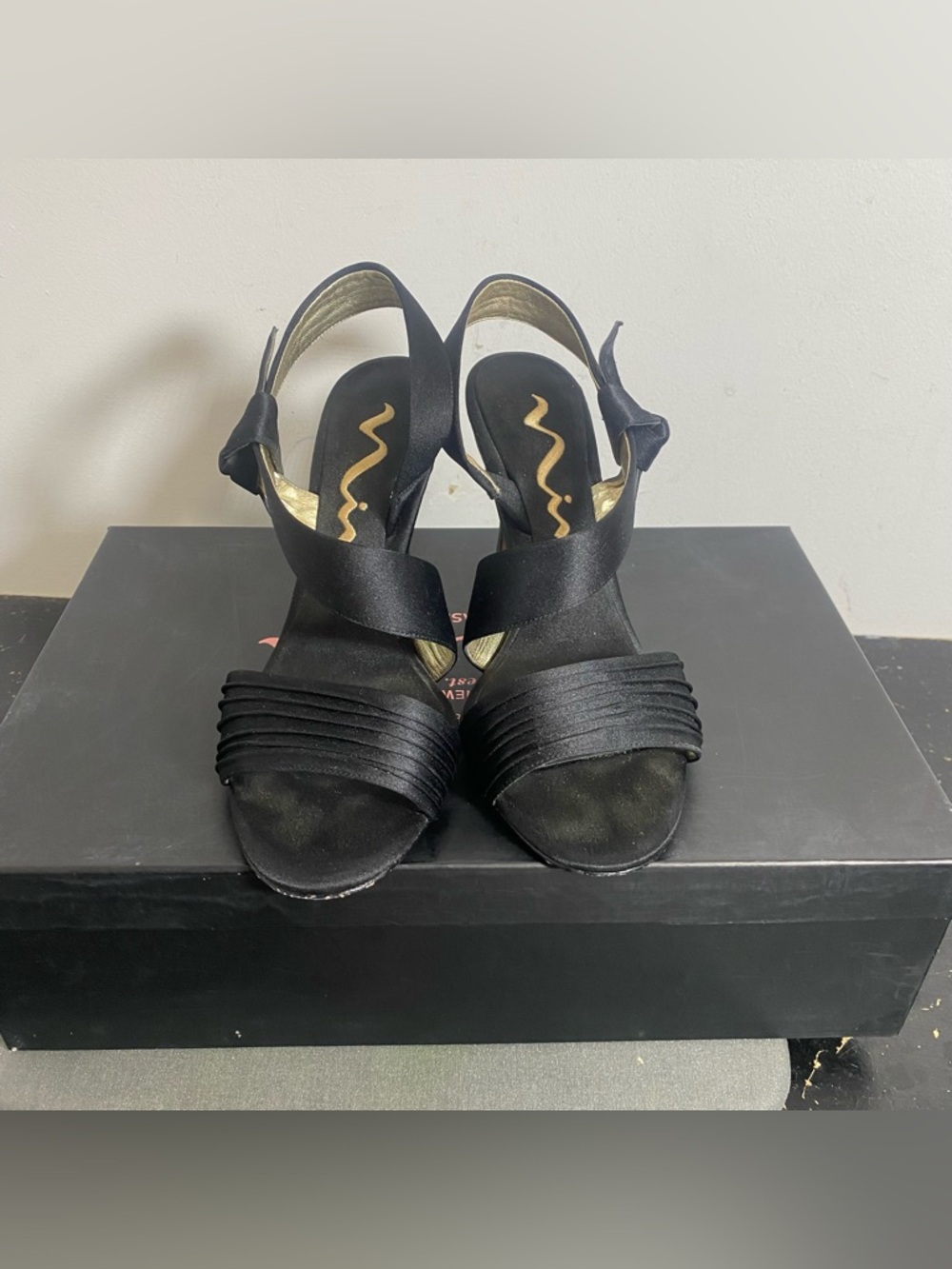 Size 6M-7 1/2W - Ninas Heels